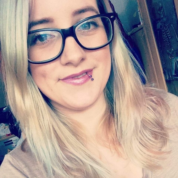 Meet your Posher, Kim - Picture 1 of 1